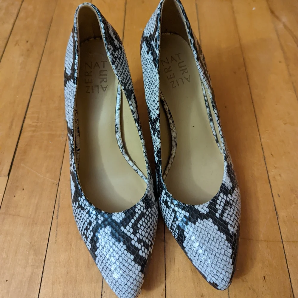 Women's Naturalizer dress shoe. SIZE 7.5.